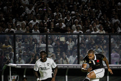 Após vitória no clássico, Vasco reduz risco de rebaixamento para 37%