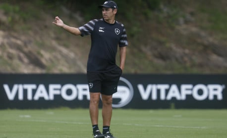 Dono da SAF do Botafogo, John Textor desativa conta no Twitter