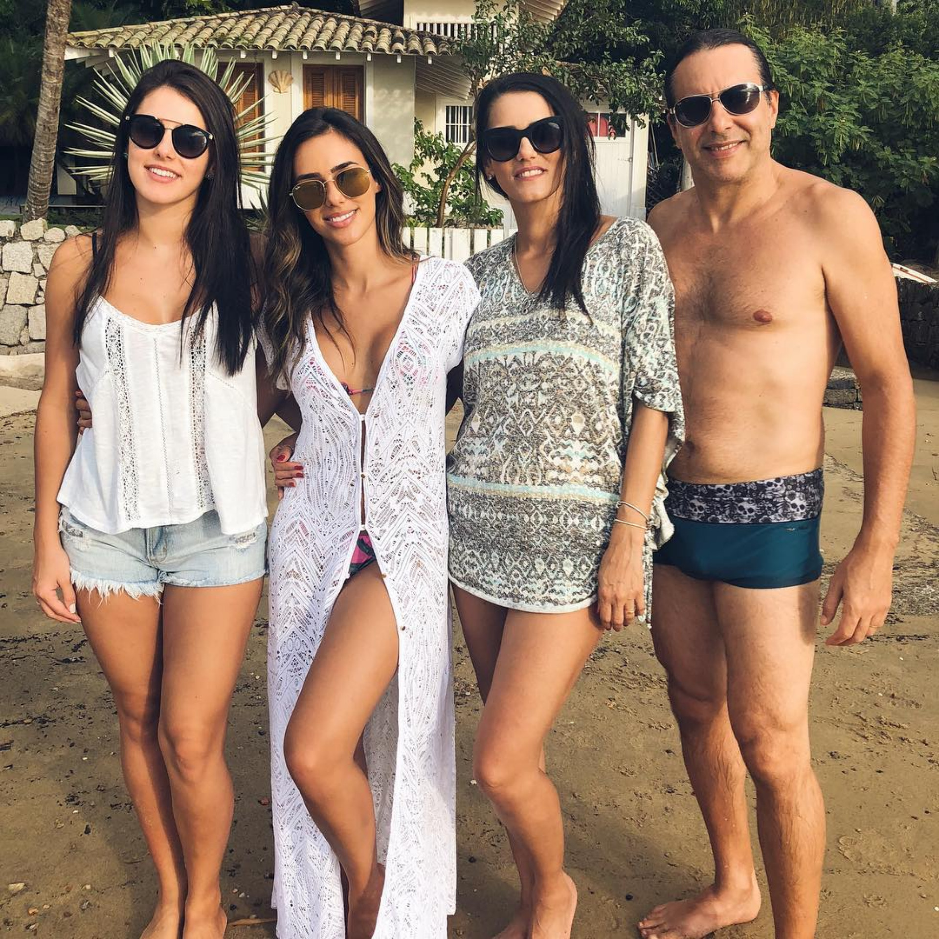 Bruna Biancardi com os pais e a irmã - Reprodução Internet