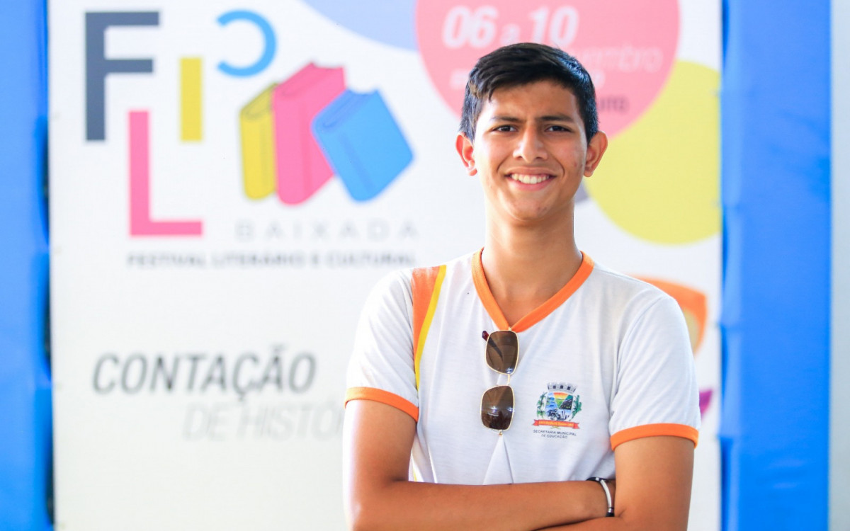 O estudante Carlos Daniel gostou do desenvolvimento das histórias e da interação dos alunos