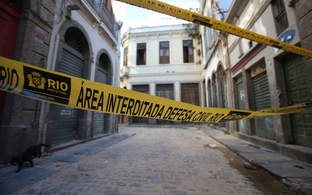 Travessa do Comércio, no centro do Rio de Janeiro,  está interditada desde de Novembro de 2023. Foto: Cléber Mendes/Agência O Dia - Cléber Mendes/Agência O Dia