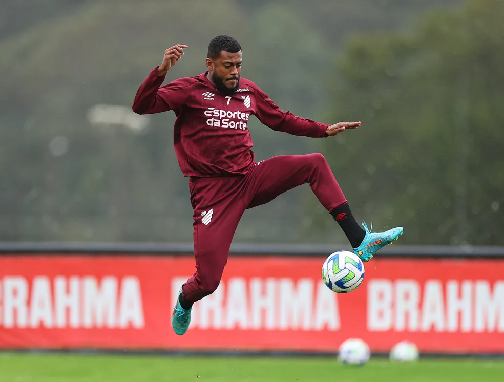 Ex-Flamengo, Marcelo Cirino rescinde com o Athletico-PR