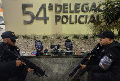 PM recupera 18 celulares roubados e prende dois assaltantes de ônibus em Belford Roxo