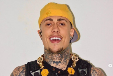 MC Daniel presenteia avós dias antes do Natal e avisa: 'Família em primeiro lugar'