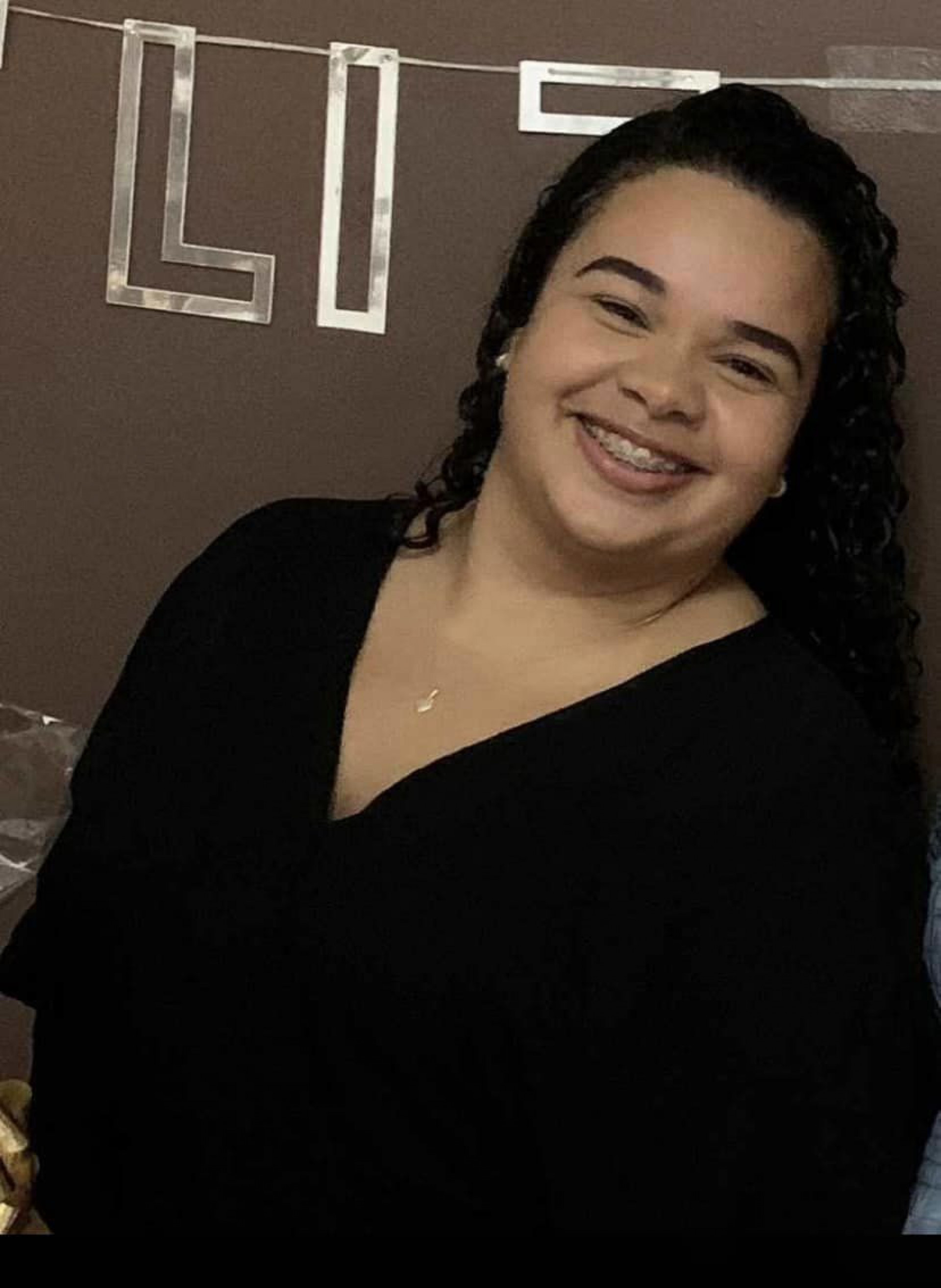 Francisca Vitória, de 20 anos, trabalha como auxiliar de ensino em escola infantil na Praça Seca