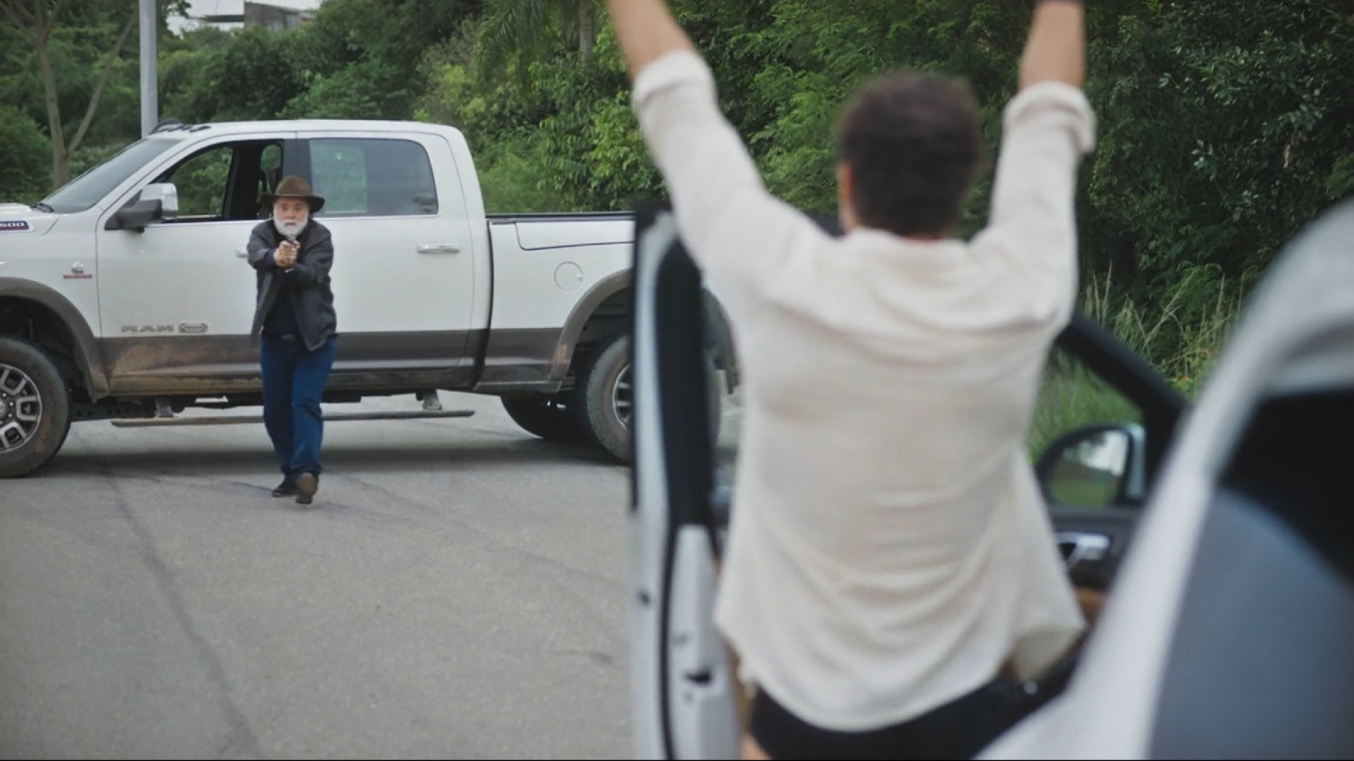 Vinícius (Paulo Rocha) fugiu de motel usando apenas cueca após ser flagrado com Irene - Reprodução/TV Globo