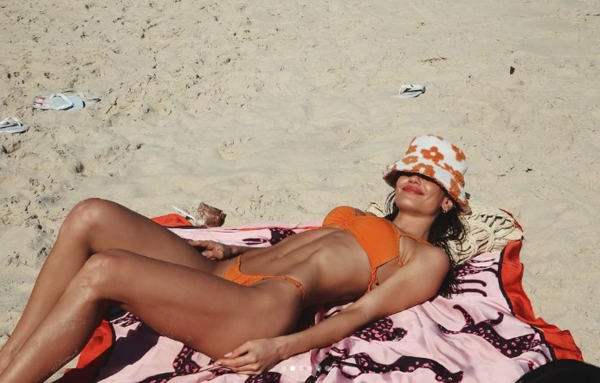 Vitória Strada curte dia de sol em praia - Reprodução do Instagram