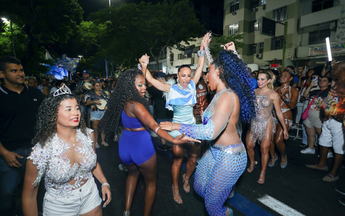 Sabrina Sato e as musas no ensaio de rua da Unidos de Vila Isabel