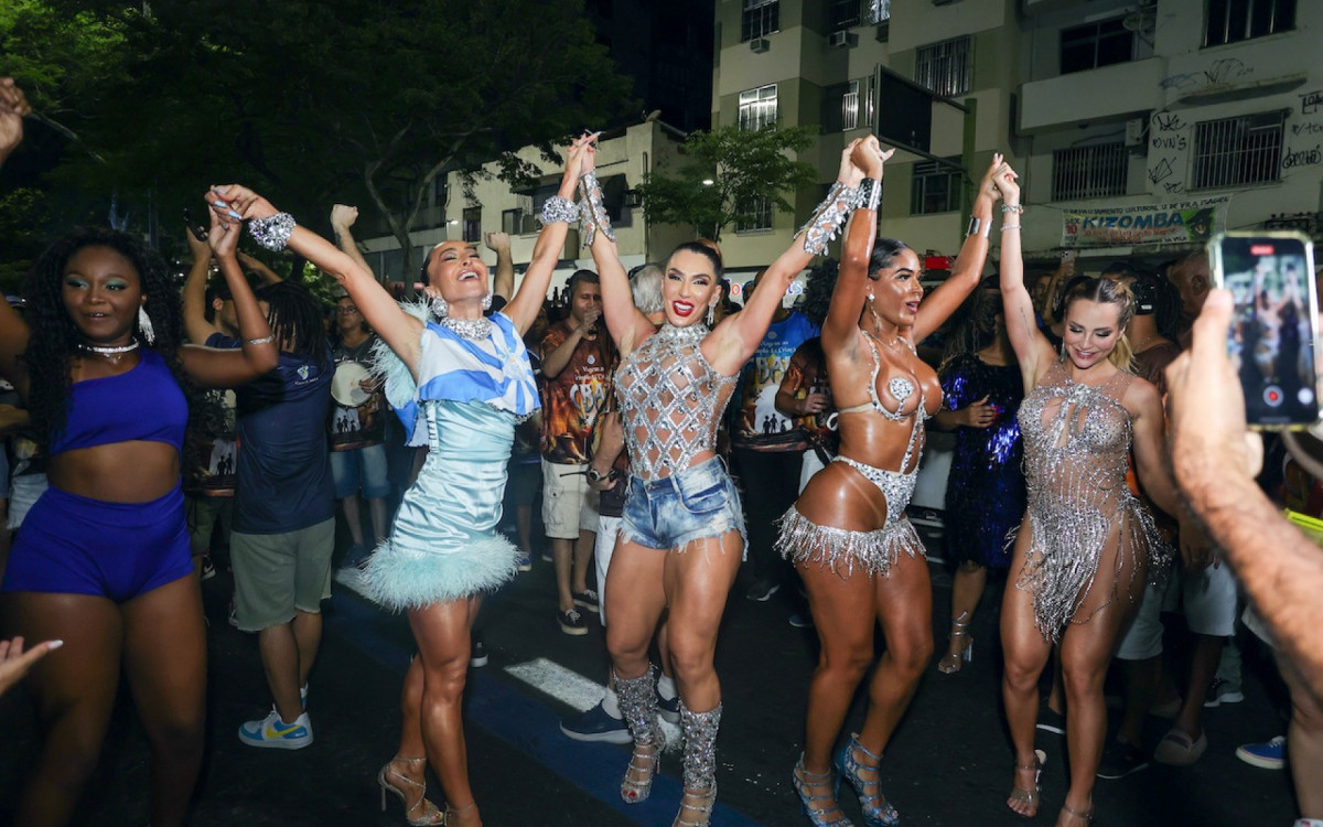 Sabrina Sato e as musas no ensaio de rua da Unidos de Vila Isabel