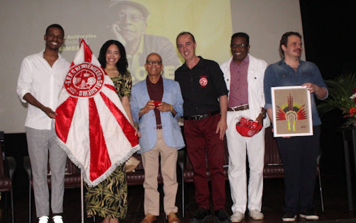 Nei Lopes recebeu a Medalha Rui Barbosa. Integrantes do Salgueiro prestigiaram a solenidade 