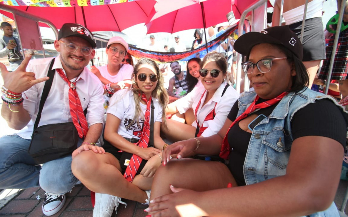 Fãs já estão na fila para o primeiro show do RBD com a turnê \'Soy Rebelde\', no Engenhão