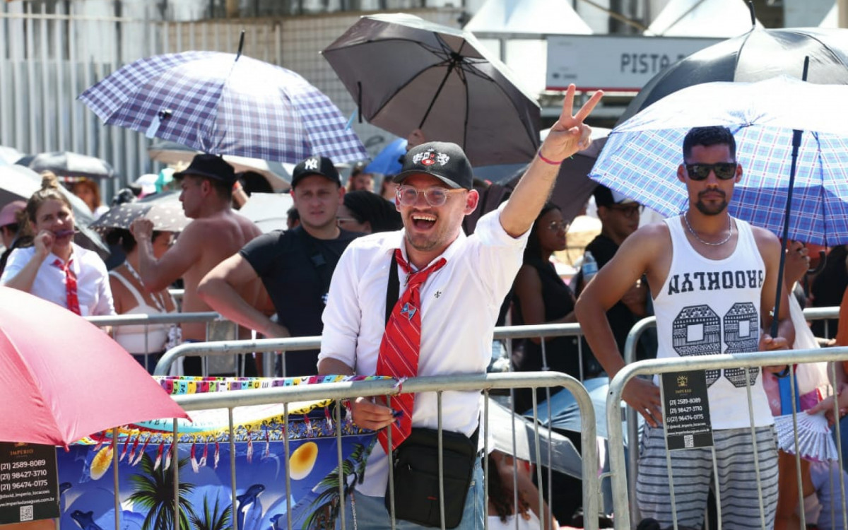 Fãs já estão na fila para o primeiro show do RBD com a turnê \'Soy Rebelde\', no Engenhão