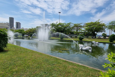 Chafariz da Praça Paris volta a funcionar após vandalismo