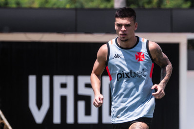 Gabriel Pec é o líder de participações em gols do Vasco no Brasileiro