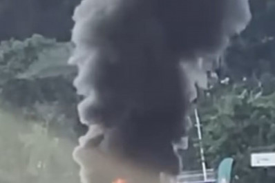 Lancha pega fogo na Marina Verolme