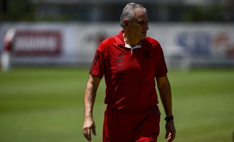 Arrascaeta resolve, Flamengo vence Bragantino e agita reta final