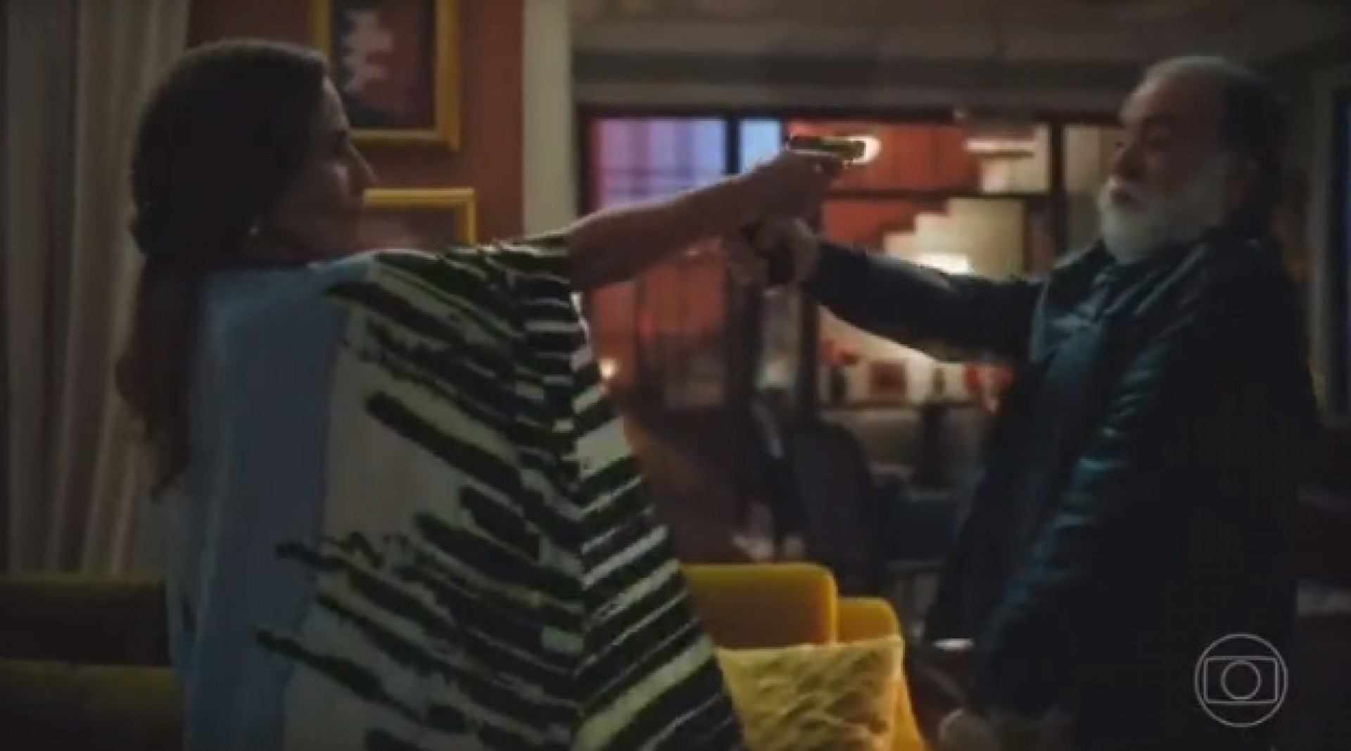 Irene (Gloria Pires) e Antônio La Selva (Tony Ramos) em cena de 'Terra e Paixão' - Reprodução