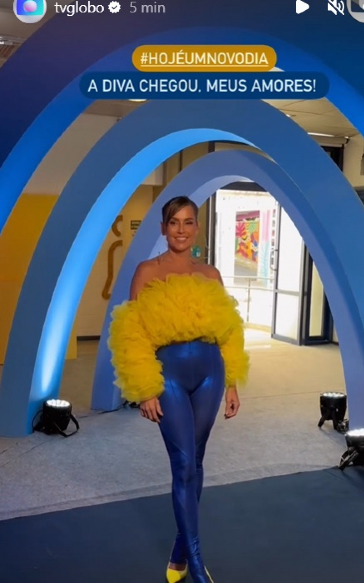 Deborah Secco nos bastidores da gravação da vinheta de Fim de Ano da Globo