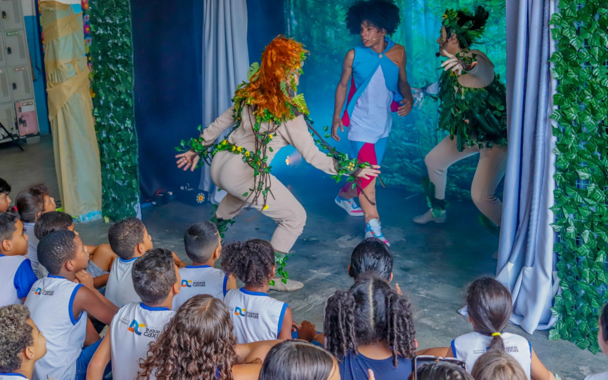 O espet&aacute;culo infantil "A Grande Viagem" realizou, entre os dias 30 e 31 de outubro, apresenta&ccedil;&otilde;es em escolas p&uacute;blicas da cidade de Duque de Caxias (RJ) - Divulga&ccedil;&atilde;o