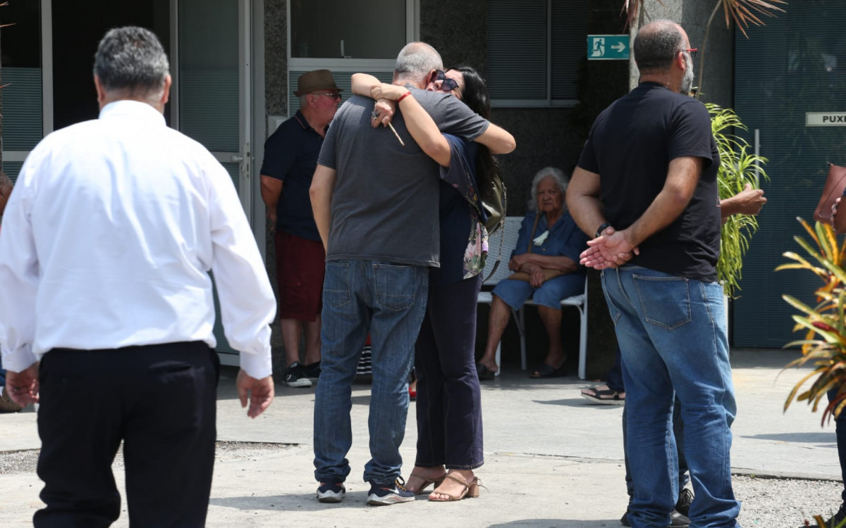 Velório da professora Ana Paula Lopes Teixeira Cavalcanti morta após ser baleada em Irajá - Cléber Mendes/Agência O DIA