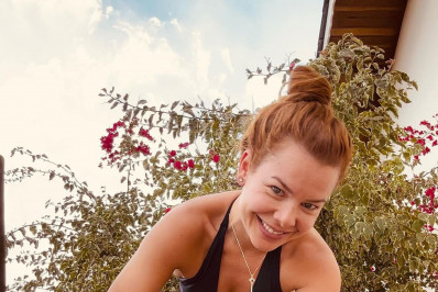 Fernanda Souza arrasa de body preto, mas cachorrinha interrompe: 'Também queria ser modelo'