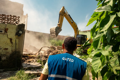 Prefeitura de Maricá destrói onze construções irregulares as margens do Rio Mumbuca