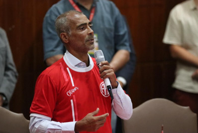 Romário aparece no BID e está liberado para retornar aos gramados