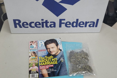 Receita Federal apreende skunk no interior de uma revista no Galeão