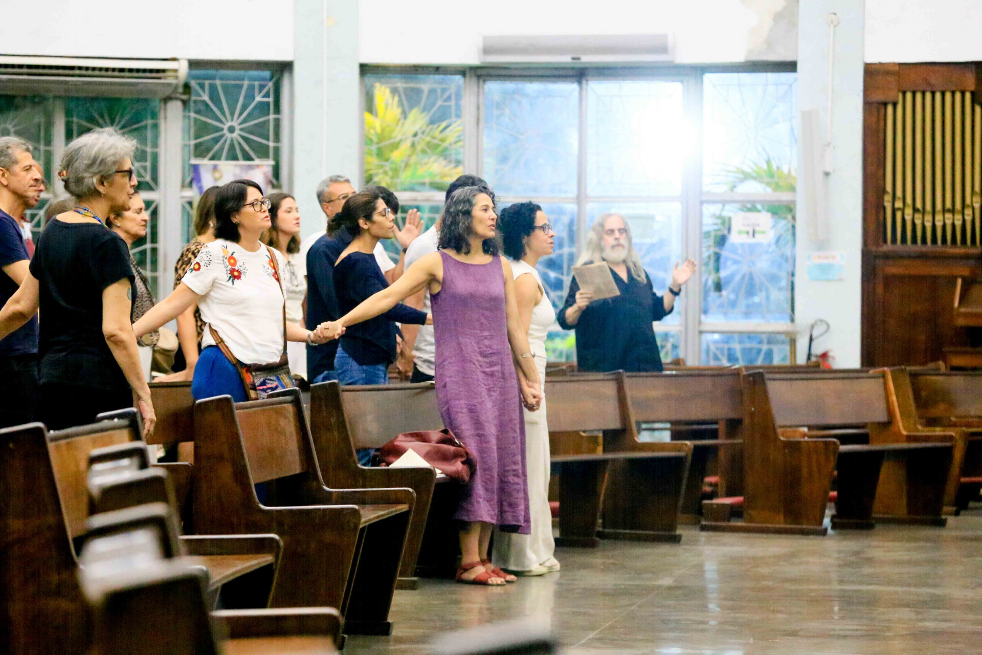 Amigos e familiares prestam suas homenagens a Elizangela na Missa de Sétimo Dia da atriz, no Rio - Agnews