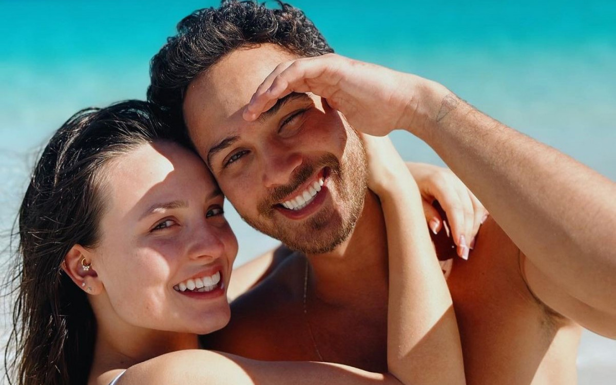 Larissa Manoela se declara para André Luiz Frambach 