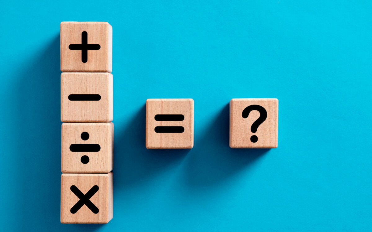 A expressão aritmética envolve operações com sinais matemáticos (Imagem: Cagkan Sayin | Shutterstock)