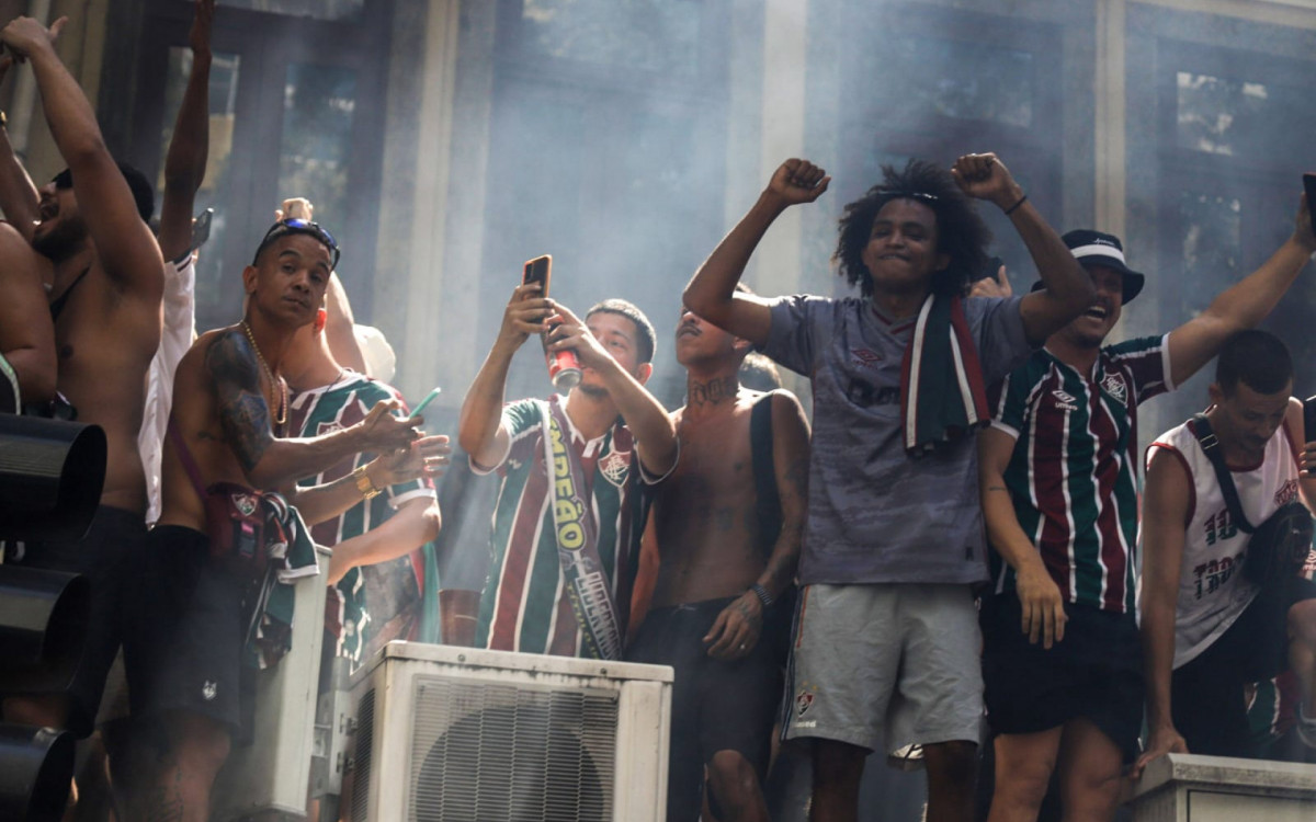 Festa no Centro do Rio reuniu milhares de torcedores do Fluminense