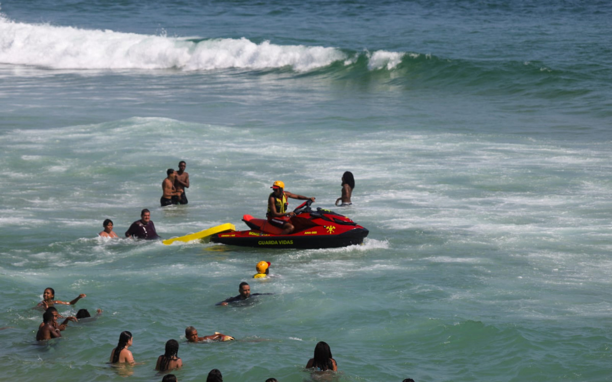 Corpo de bombeiros realizaram diversos resgates em Ipanema 