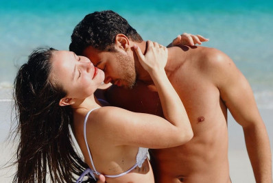 Larissa Manoela se declara para o noivo, André Luiz Frambach, com fotos na praia