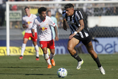 Tiquinho segue sem treinar com bola, mas deve estar à disposição contra o Fortaleza