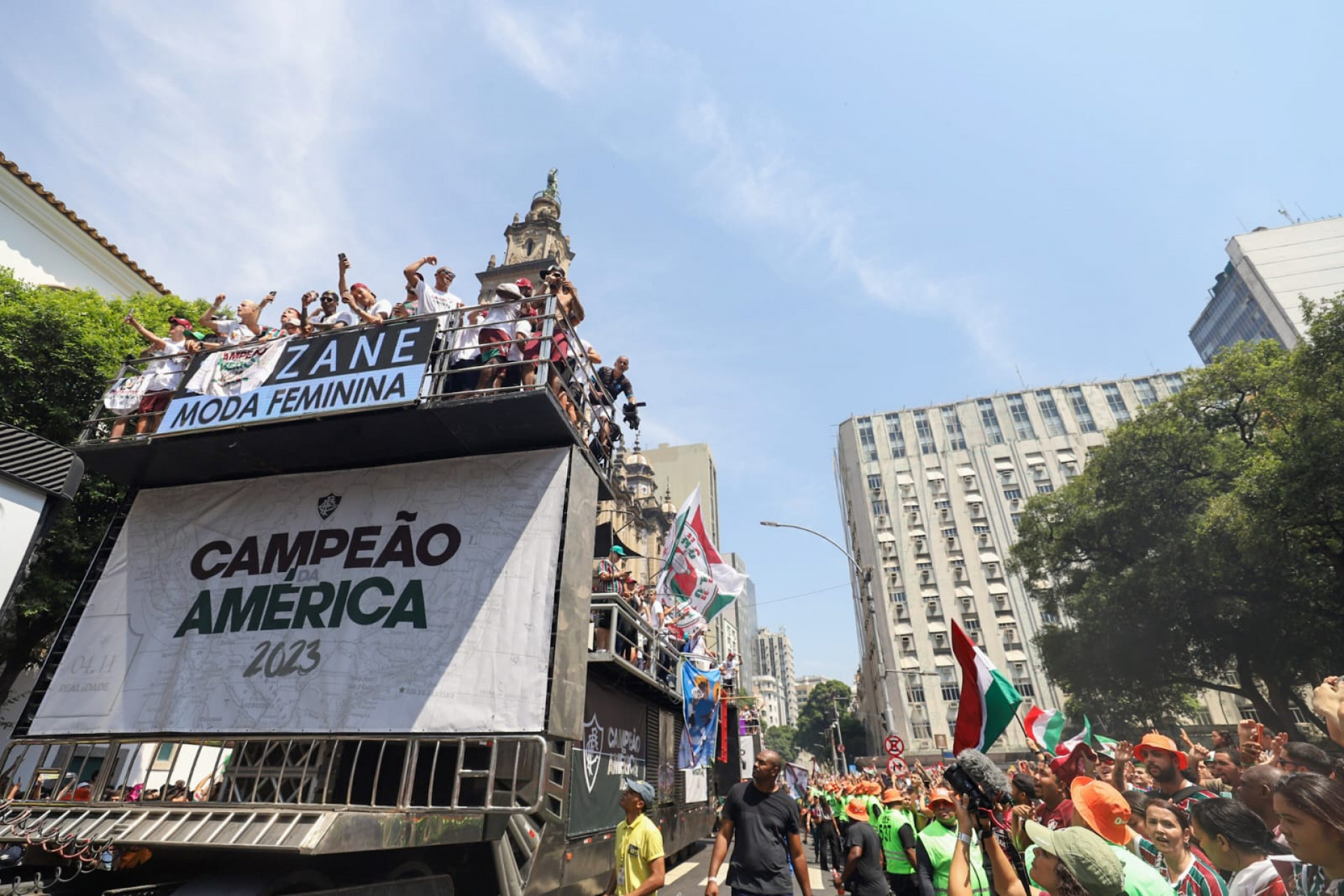 Desfile do trio elétrico do Fluminense na festa em comemoração pela Libertadores - Renan Areias / Agência O Dia
