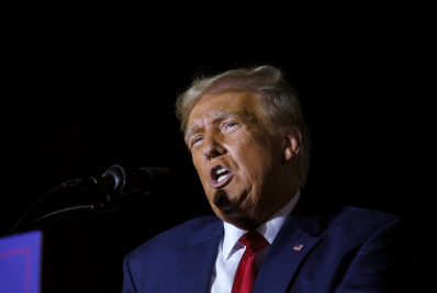 Trump visita a fronteira no Texas, que prepara lei para impedir entrada de migrantes