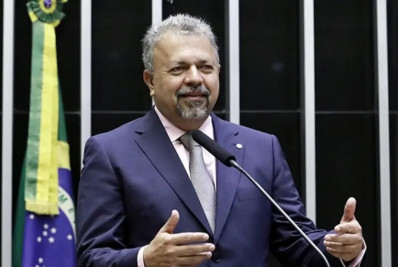 Secretário blinda Dino e assume responsabilidade por agenda com 'dama do tráfico'