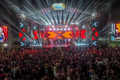 Show do Alexandre Pires em comemoração dos 28 anos de Búzios reúne mais de 20 mil pessoas