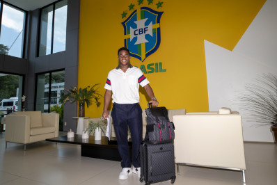 Endrick se apresenta à seleção brasileira e celebra primeira convocação: 'Não foi fácil chegar aqui'