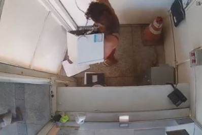 Mulher é presa após furtar bebedouro de estação do BRT na Zona Oeste