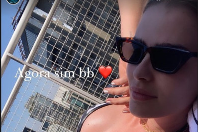 De biquíni, Yasmin Brunet coloca o bronzeado em dia 