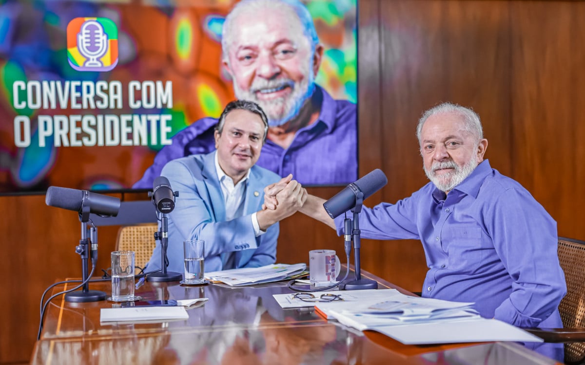Lula e Camilo Santana durante o videocast 'Conversa com o Presidente' nesta terça-feira, 14 - Foto: Ricardo Stuckert / PR