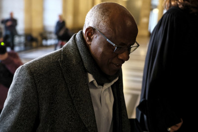 Ex-médico é julgado na França por participar de genocídio nos anos 90