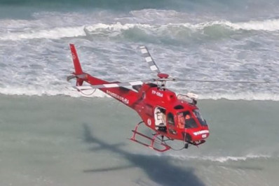 Embarcação com dois pescadores está desaparecida no mar de Arraial do Cabo