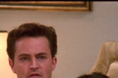 Courteney Cox emociona web com declaração para Matthew Perry: 'Sinto falta todo dia'