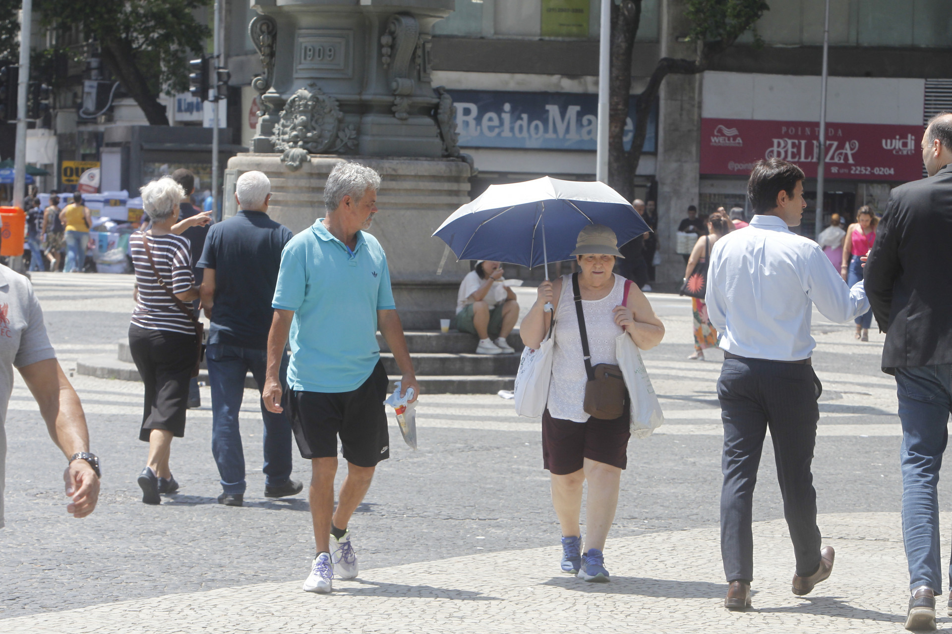 Cariocas enfrentam mais um dia de forte onda de calor na cidade, nesta ter&ccedil;a-feira (14) - Reginaldo Pimenta/Ag&ecirc;ncia O Dia
