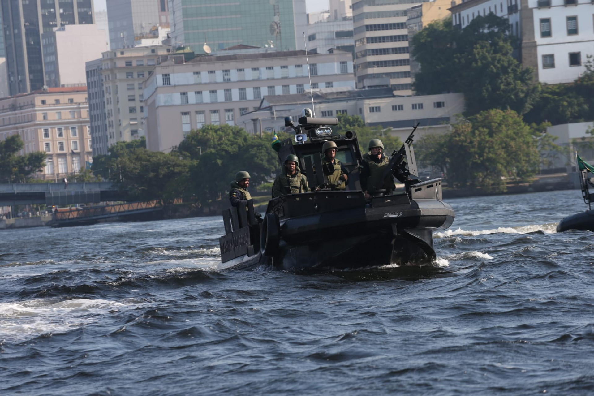 Marinha do Brasil monitora toda a costa brasileira, a 