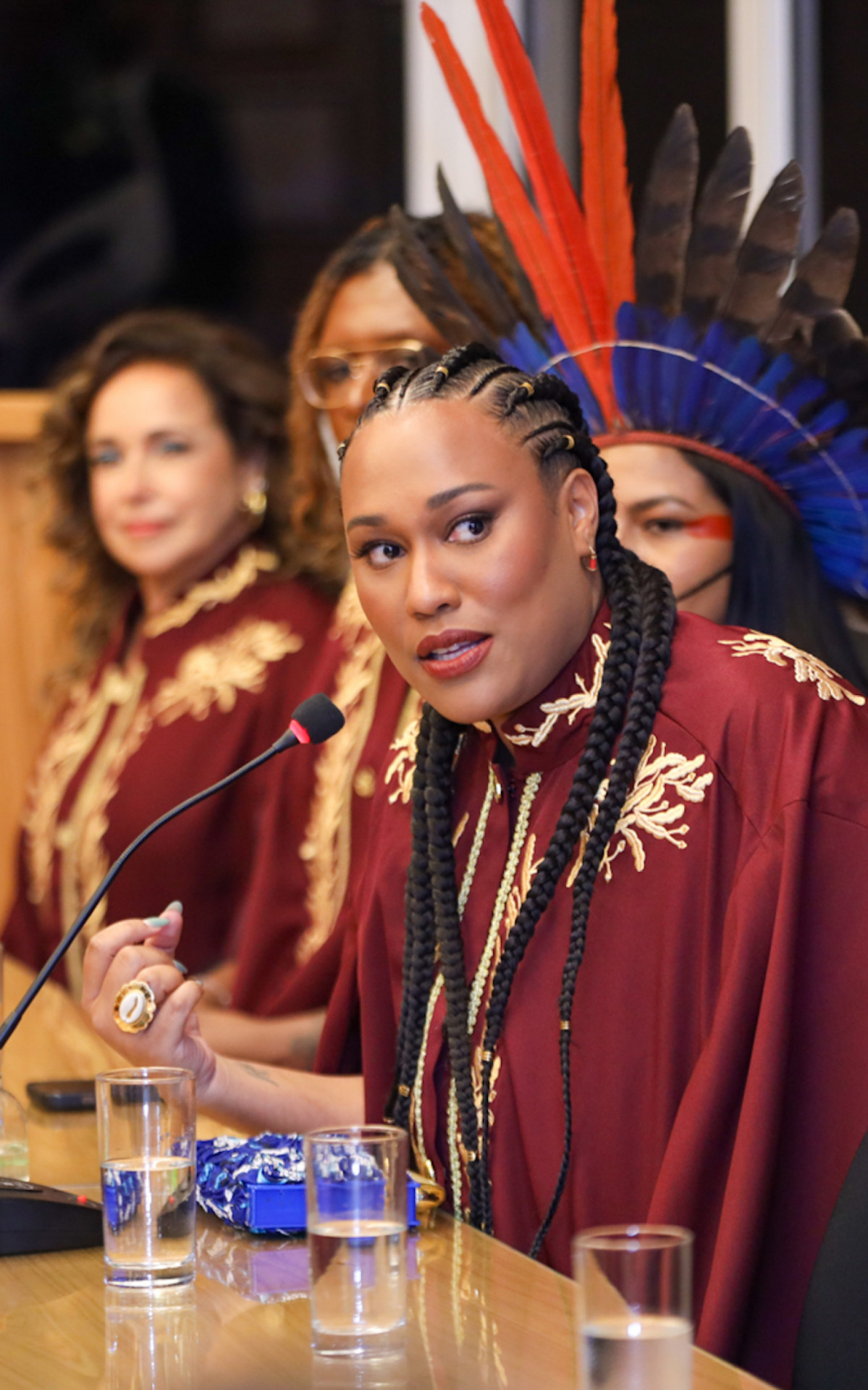 Famosos participam da cerimônia de posse da Academia Brasileira de Cultura