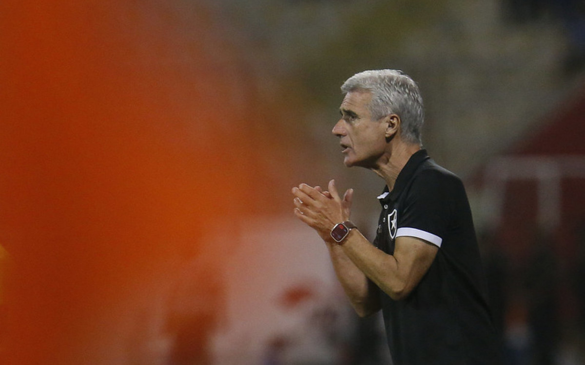 Ex-Botafogo, Luís Castro é o técnico mais vencedor em 2023